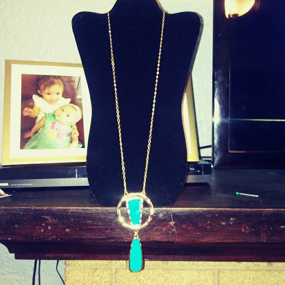 Necklace/Earrings - Picture 3 of 5